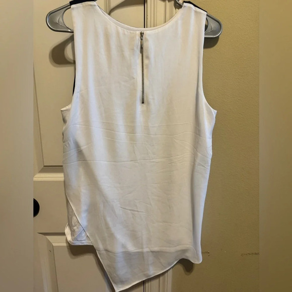 White House Black Market Navy White Asymmetrical Sleeveless Top Sz M - Picture 8 of 10